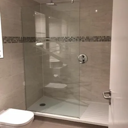 فندق The Angel Wetherspoon ويتبي